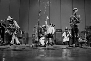 Art Ensemble of Chicago (AEOC) at Bergamo Jazz Festival, March 20, 1974, Teatro Donizetti Nella foto, da sinistra: Joseph Jarman, Don Moye, Lester Bowie, Malachi Favors, Roscoe Mitchell.