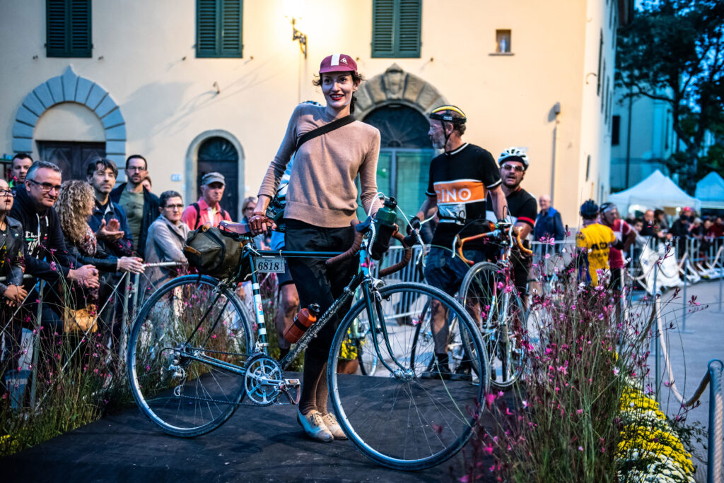 L’Eroica celebra le donne in bicicletta, pedalando nel passato e ...